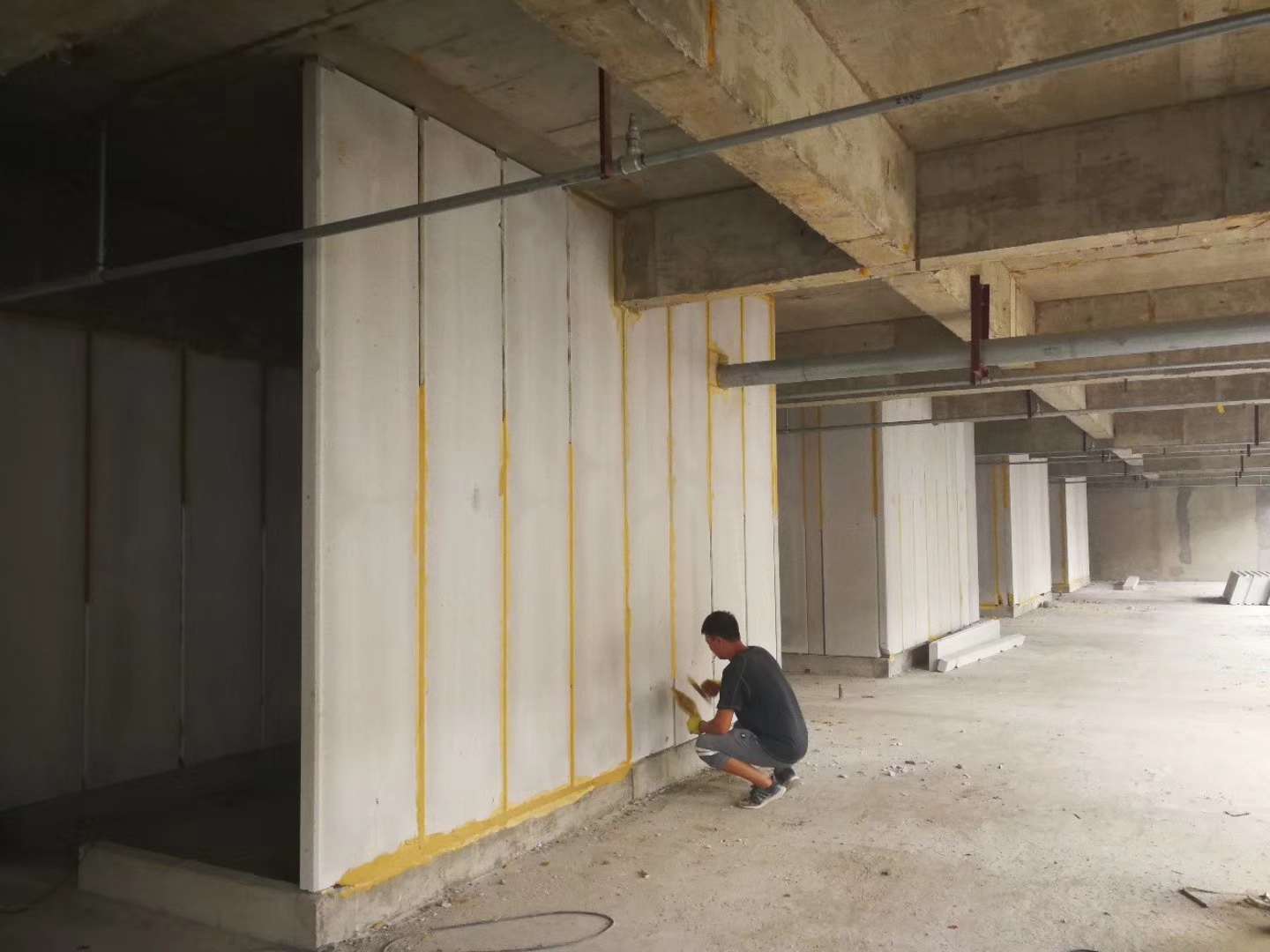 林州无机发泡轻骨料混凝土隔墙板施工技术性能研究